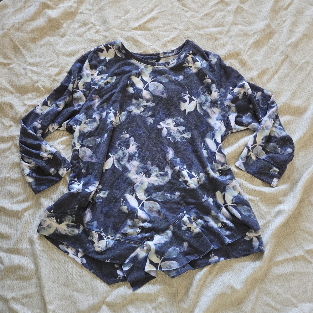 Simply vera wang floral asymmetrical top
